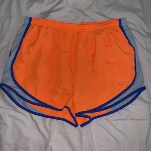 Nike women’s dry tempo shorts